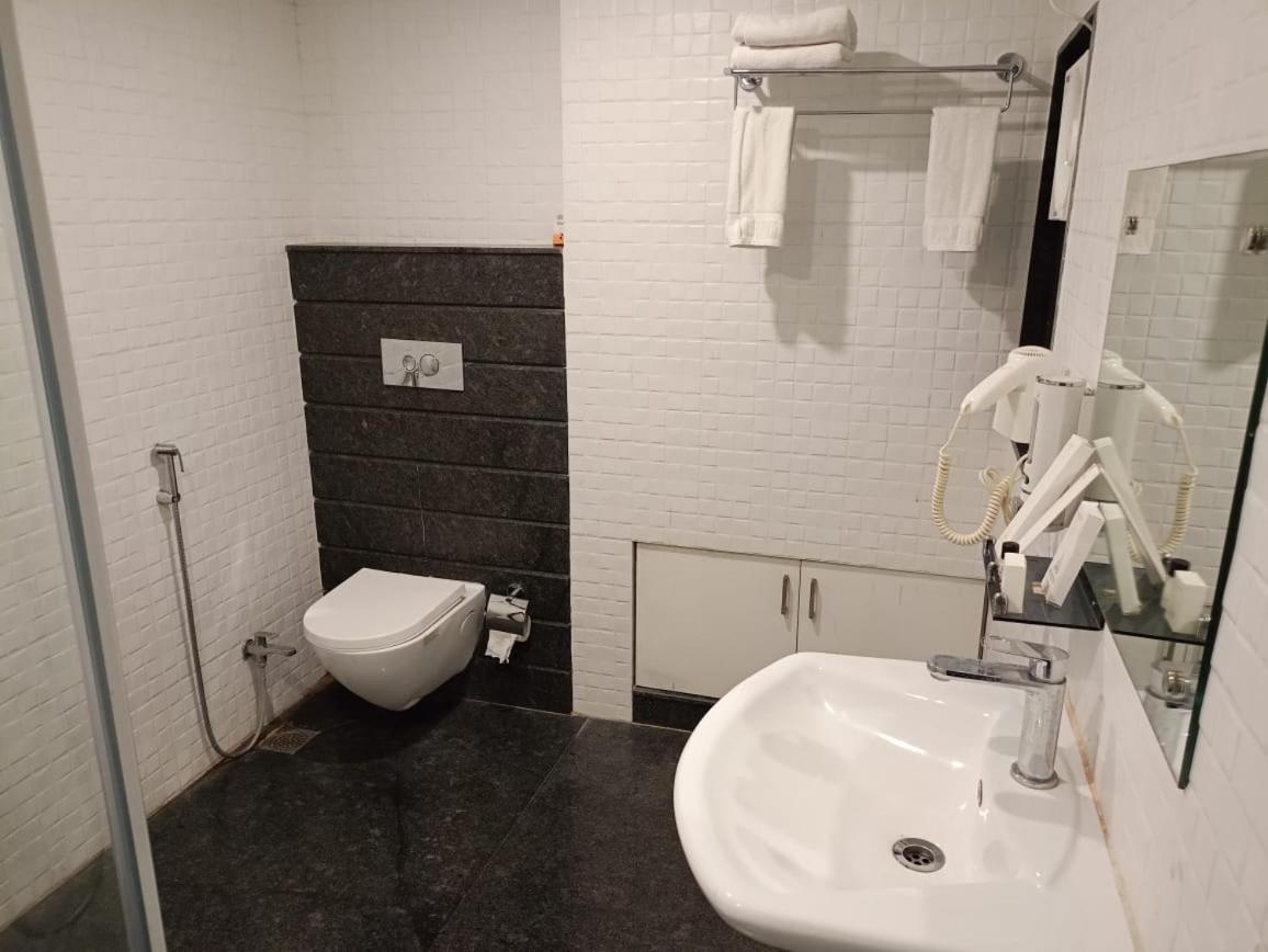 Hotel Rishiraj, Nagaon Nagaon  Екстериор снимка