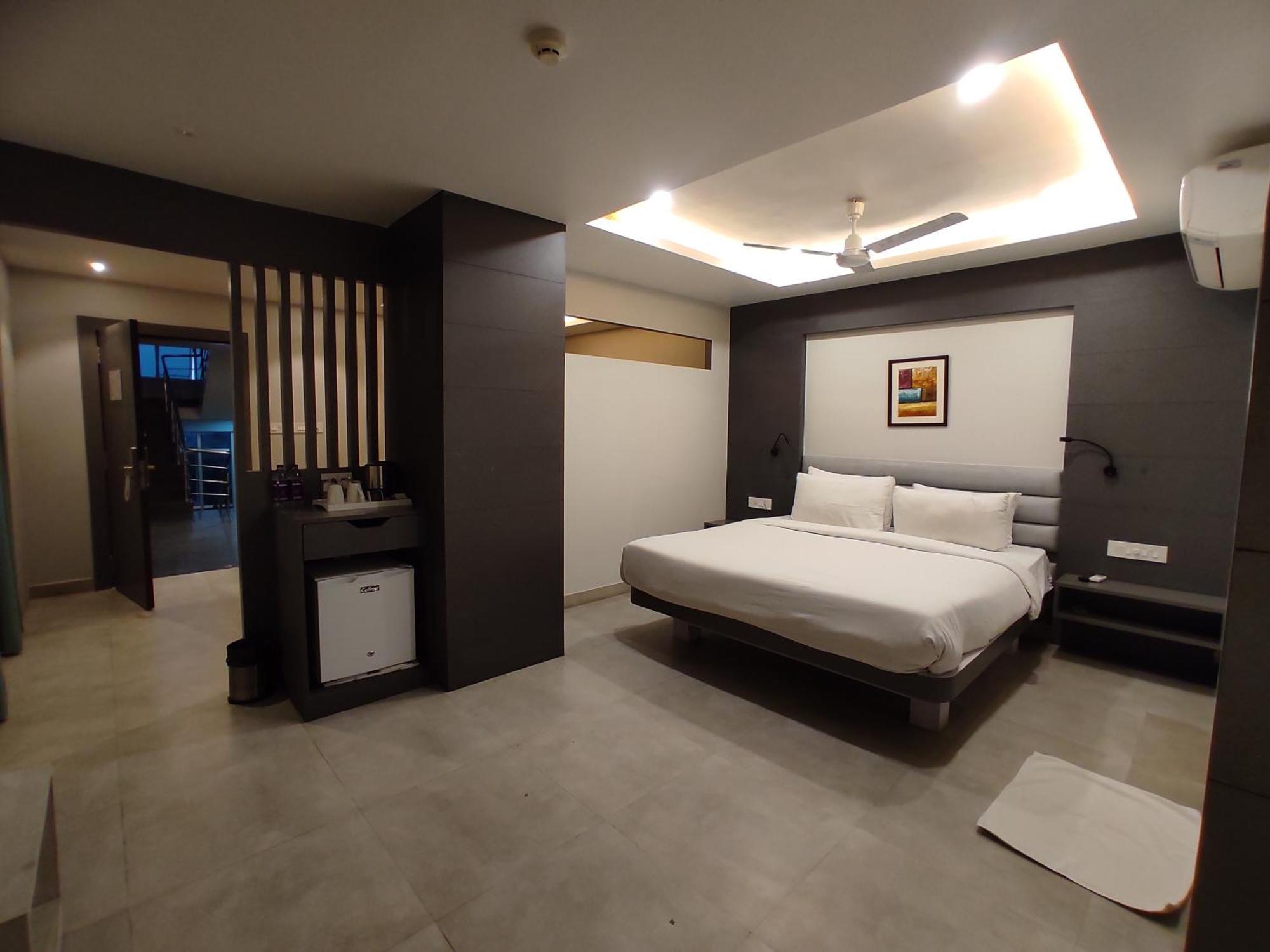 Hotel Rishiraj, Nagaon Nagaon  Екстериор снимка