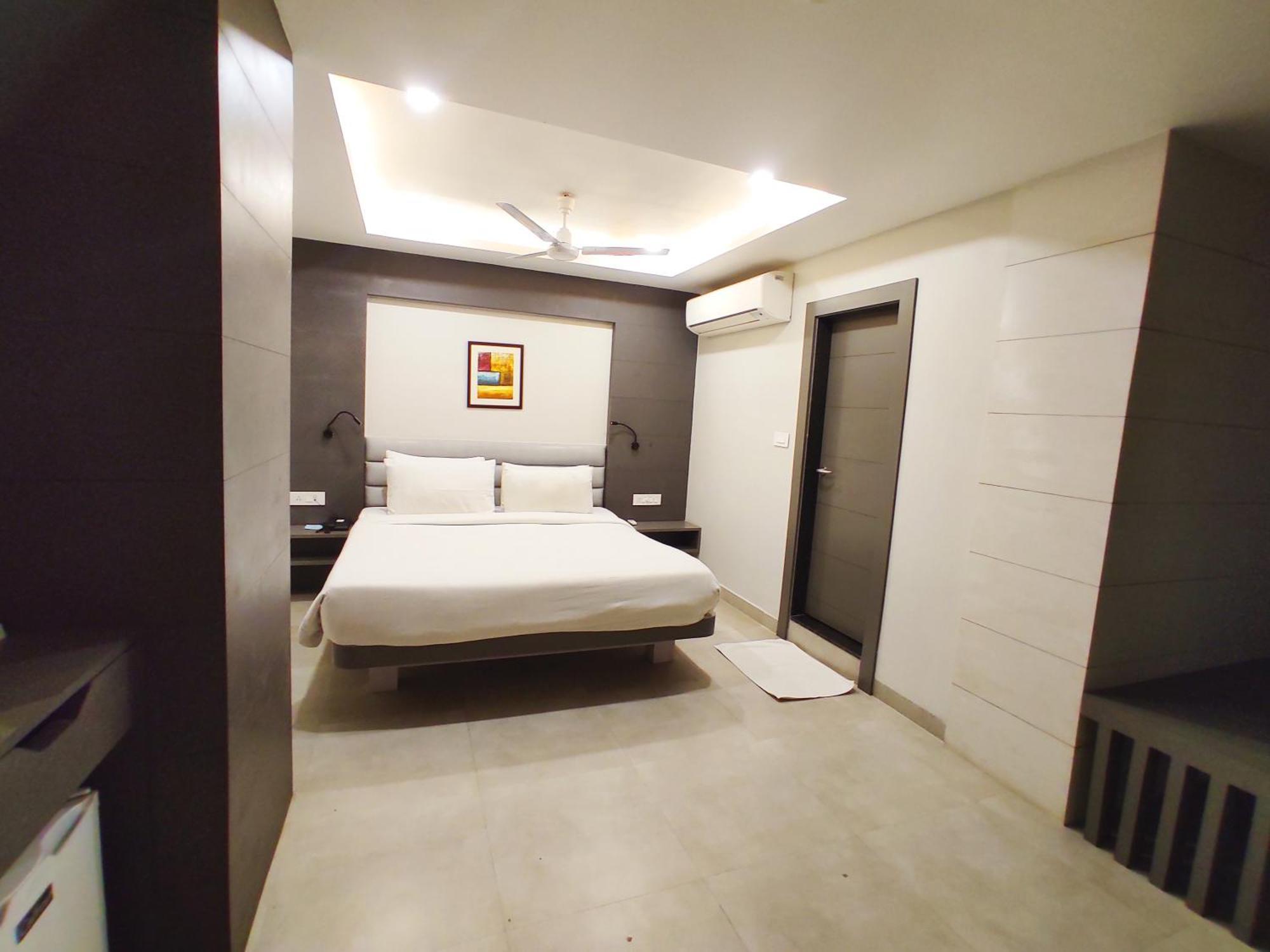 Hotel Rishiraj, Nagaon Nagaon  Екстериор снимка