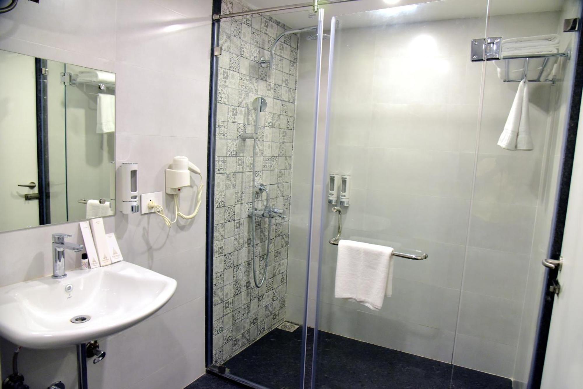 Hotel Rishiraj, Nagaon Nagaon  Екстериор снимка